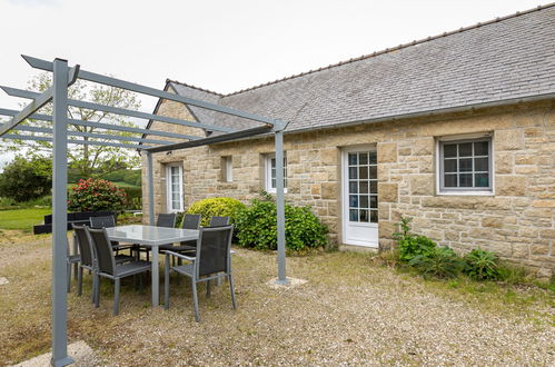 Foto 17 - Haus mit 1 Schlafzimmer in Plounévez-Lochrist mit garten und blick aufs meer