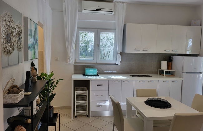 Casa de 1 quarto em Jasenice com jardim e terraço - Foto 9