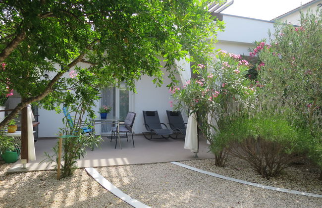 Casa de 1 quarto em Jasenice com jardim e terraço - Foto 19