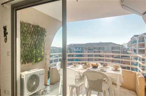 Foto 17 - Apartamento de 2 quartos em Fréjus com terraço e vistas do mar