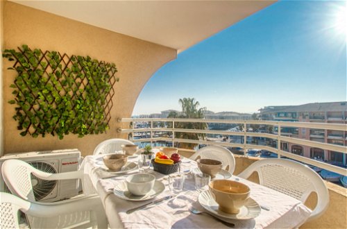 Foto 20 - Apartamento de 2 habitaciones en Fréjus con terraza y vistas al mar