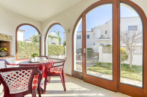 Foto 2 - Casa de 2 habitaciones en Castelló d'Empúries con jardín y vistas al mar