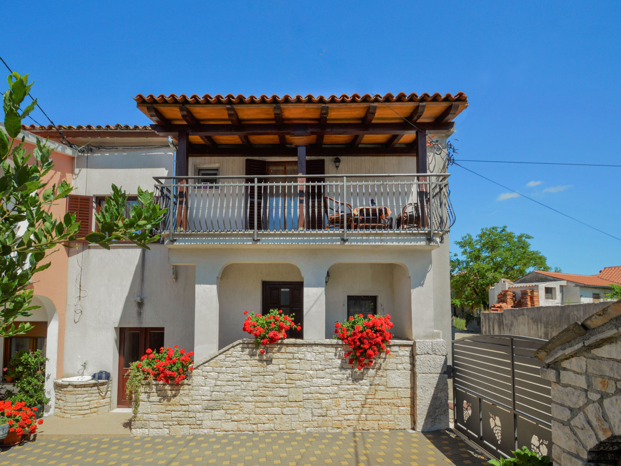 Photo 1 - Maison de 2 chambres à Svetvinčenat avec piscine et jardin