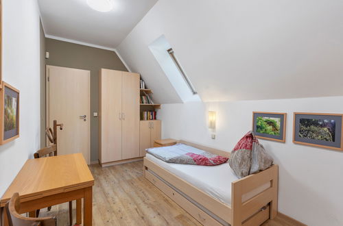 Foto 13 - Appartamento con 2 camere da letto a Hřensko con giardino