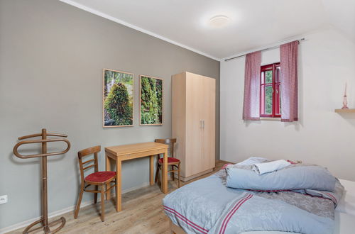 Foto 9 - Appartamento con 2 camere da letto a Hřensko con giardino