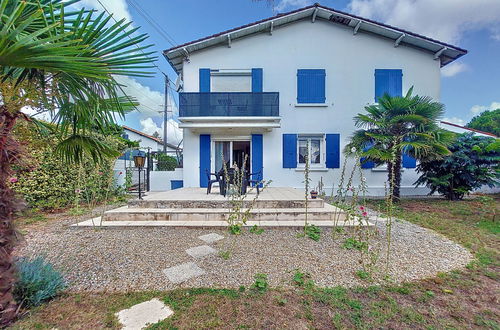Foto 1 - Apartamento de 2 quartos em Vaux-sur-Mer com jardim e terraço