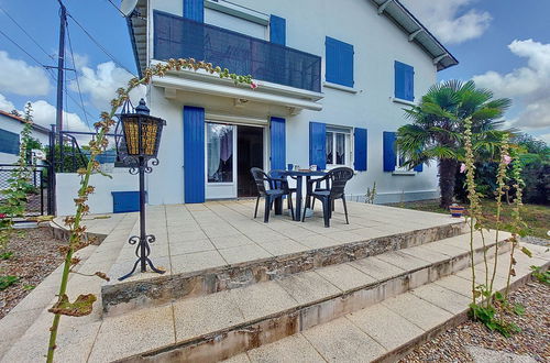 Foto 16 - Apartamento de 2 quartos em Vaux-sur-Mer com jardim e terraço