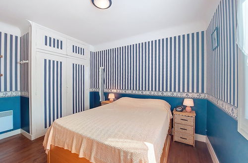 Foto 11 - Apartamento de 2 quartos em Vaux-sur-Mer com jardim e terraço