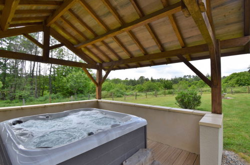 Photo 2 - Maison de 2 chambres à Blanquefort-sur-Briolance avec piscine privée et jardin