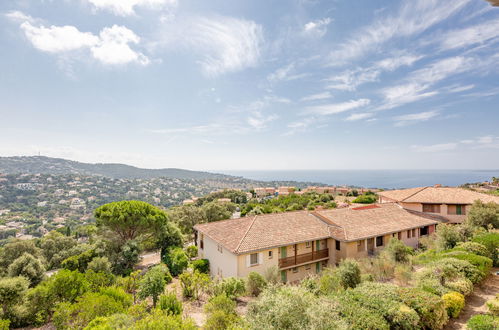 Foto 2 - Appartamento con 2 camere da letto a Roquebrune-sur-Argens con piscina e vista mare