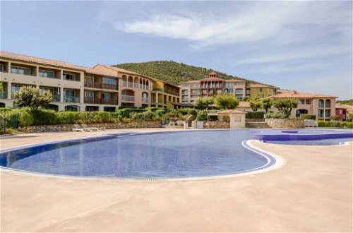 Foto 16 - Apartamento de 2 habitaciones en Roquebrune-sur-Argens con piscina y vistas al mar