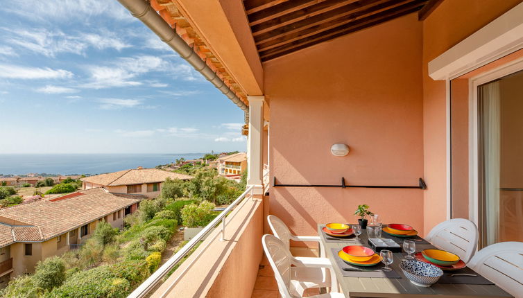 Photo 1 - Appartement de 2 chambres à Roquebrune-sur-Argens avec piscine et vues à la mer