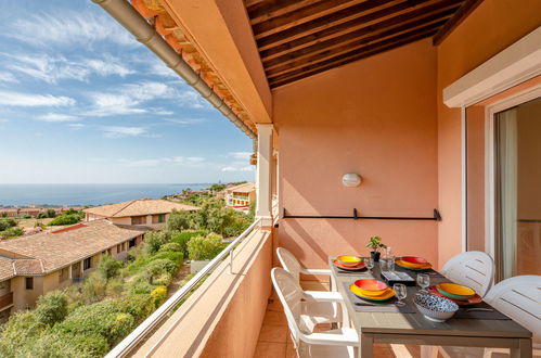 Photo 1 - Appartement de 2 chambres à Roquebrune-sur-Argens avec piscine et vues à la mer