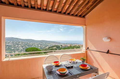 Foto 15 - Appartamento con 2 camere da letto a Roquebrune-sur-Argens con piscina e vista mare