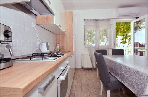 Foto 4 - Apartamento de 3 habitaciones en Jasenice con terraza y vistas al mar