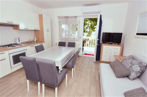 Foto 1 - Appartamento con 3 camere da letto a Jasenice con terrazza e vista mare