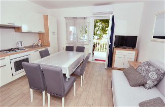 Photo 1 - Appartement de 3 chambres à Jasenice avec terrasse et vues à la mer