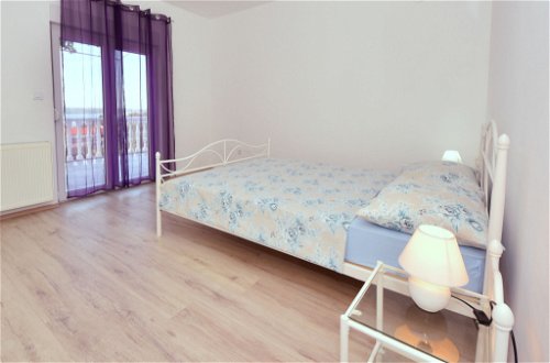 Foto 13 - Apartamento de 3 habitaciones en Jasenice con terraza y vistas al mar