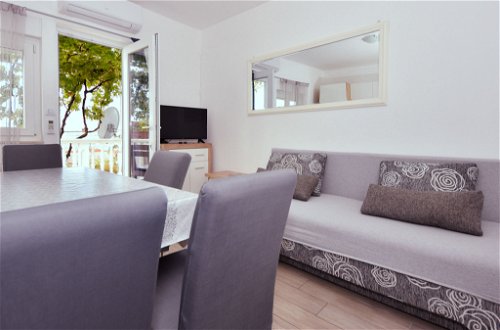 Foto 5 - Apartamento de 3 habitaciones en Jasenice con terraza y vistas al mar