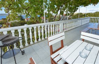 Foto 3 - Appartamento con 3 camere da letto a Jasenice con terrazza e vista mare