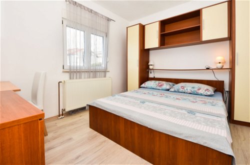 Foto 11 - Appartamento con 3 camere da letto a Jasenice con terrazza e vista mare