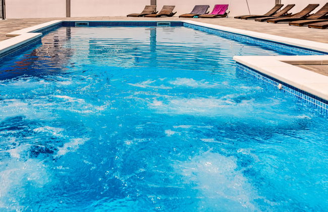 Appartamento con 2 camere da letto a Karlobag con piscina e terrazza - Foto 20