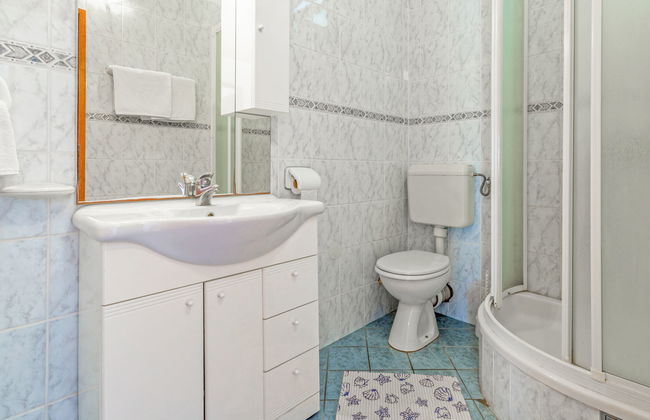Appartamento con 2 camere da letto a Karlobag con piscina e terrazza - Foto 14