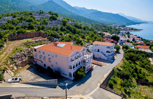 Appartamento con 2 camere da letto a Karlobag con piscina e terrazza - Foto 2