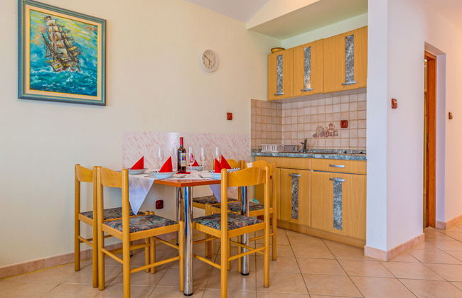 Appartamento con 2 camere da letto a Karlobag con piscina e terrazza - Foto 13