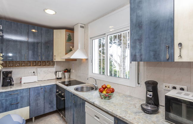 Casa de 5 quartos em Vidreres com piscina privada e terraço - Foto 4