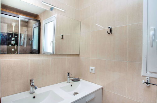 Foto 15 - Casa de 3 quartos em Vidreres com piscina privada e terraço