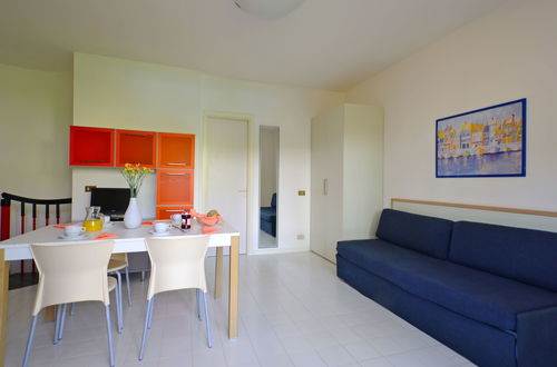 Photo 10 - 1 bedroom Apartment in Lignano Sabbiadoro with swimming pool and garden