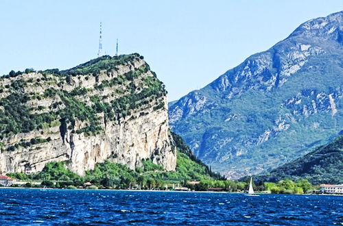 Foto 30 - Appartamento con 2 camere da letto a Riva del Garda con piscina e giardino