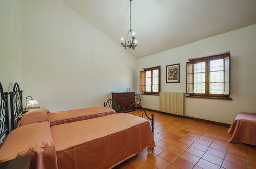 Foto 19 - Casa con 4 camere da letto a Lucca con piscina privata e giardino