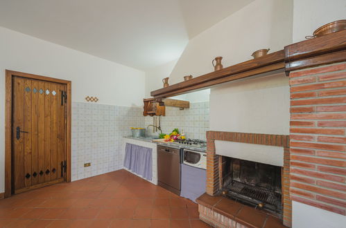 Foto 10 - Casa con 4 camere da letto a Lucca con piscina privata e terrazza