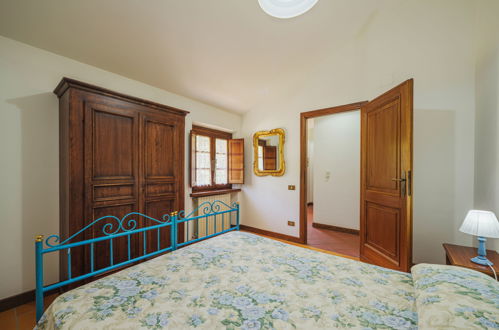 Foto 15 - Casa con 4 camere da letto a Lucca con piscina privata e giardino