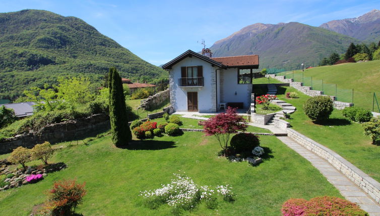 Photo 1 - Maison de 2 chambres à Mergozzo avec jardin et terrasse