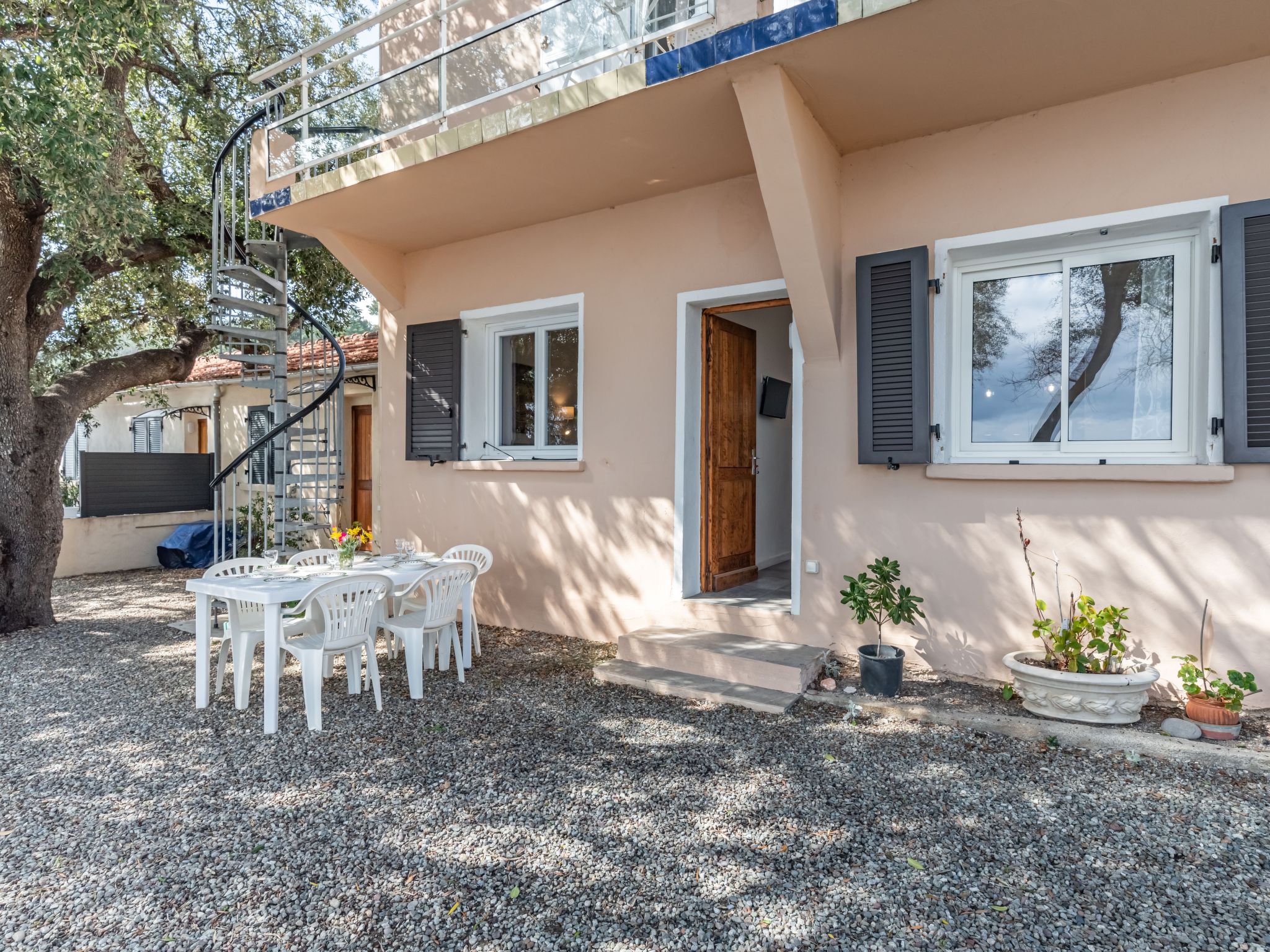 Foto 3 - Casa de 2 quartos em Sari-Solenzara com jardim e vistas do mar