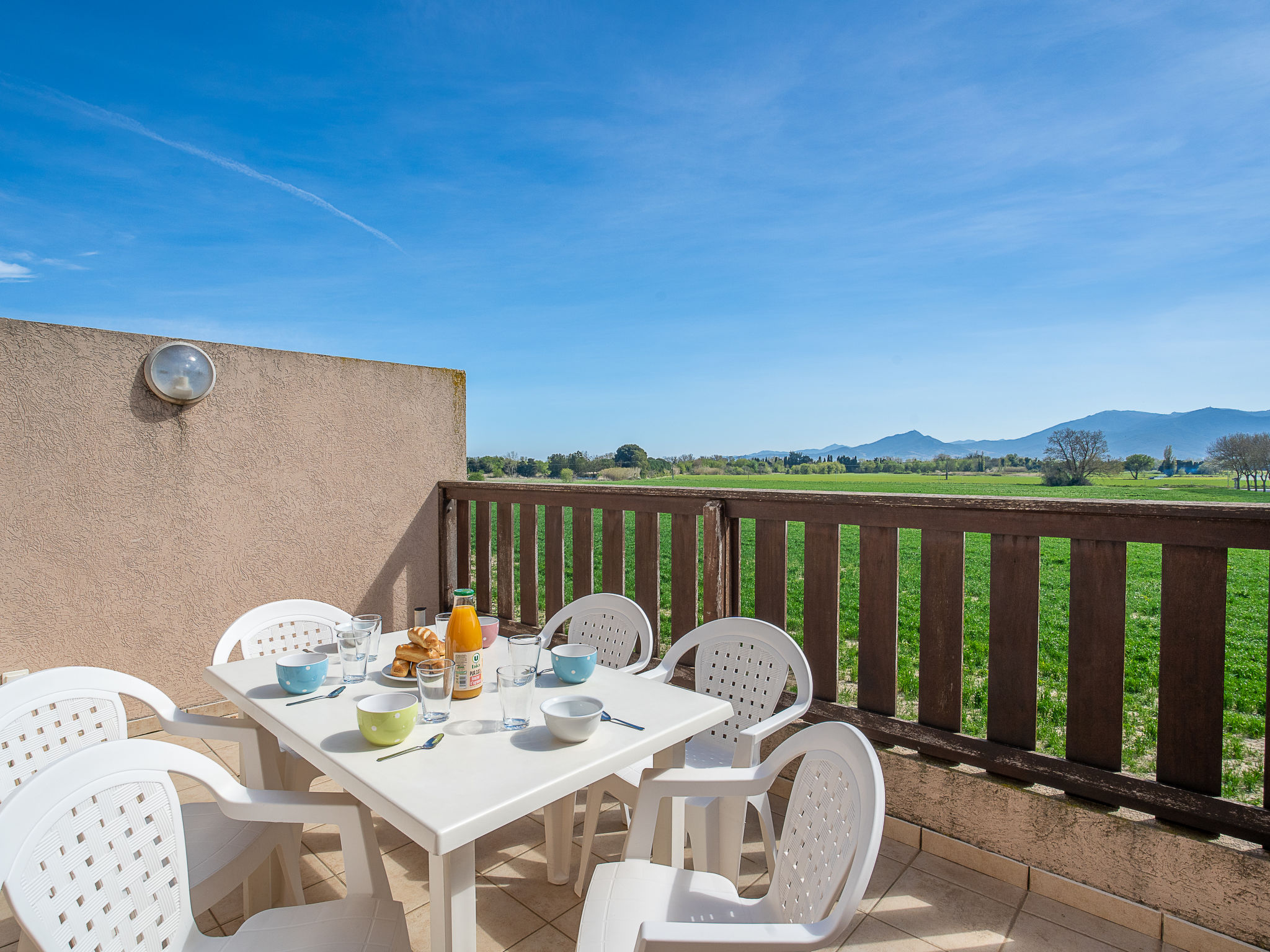 Foto 2 - Appartamento con 2 camere da letto a Saint-Cyprien con piscina e vista mare