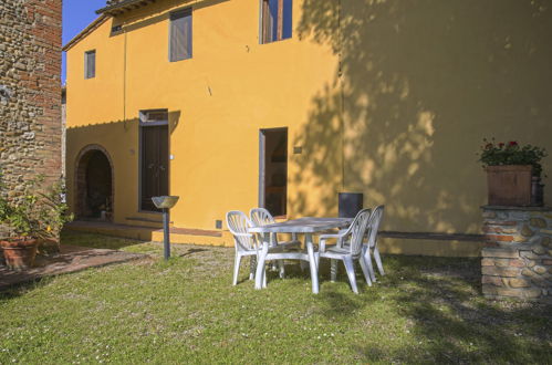 Foto 19 - Apartamento de 3 habitaciones en Barberino Tavarnelle con piscina y jardín