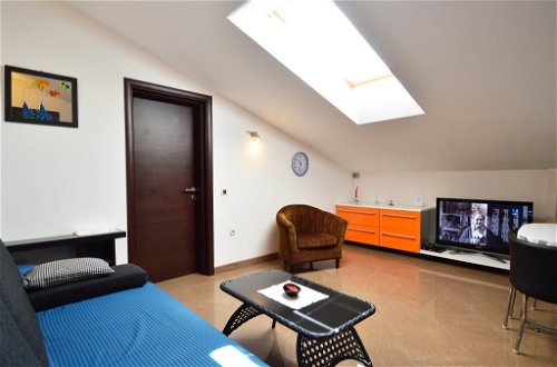 Foto 4 - Apartamento de 1 habitación en Opatija con piscina y vistas al mar