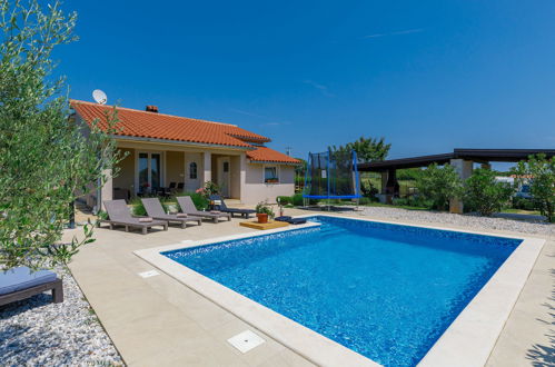 Foto 17 - Casa de 2 habitaciones en Pula con piscina privada y vistas al mar