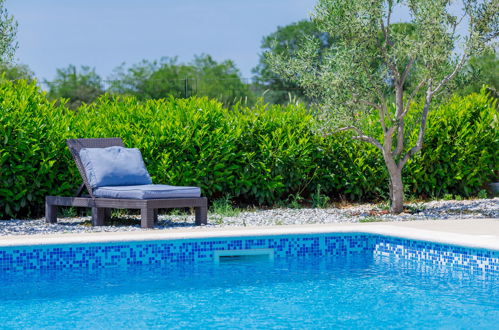 Photo 29 - Maison de 2 chambres à Pula avec piscine privée et jardin