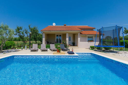 Photo 1 - Maison de 2 chambres à Pula avec piscine privée et jardin