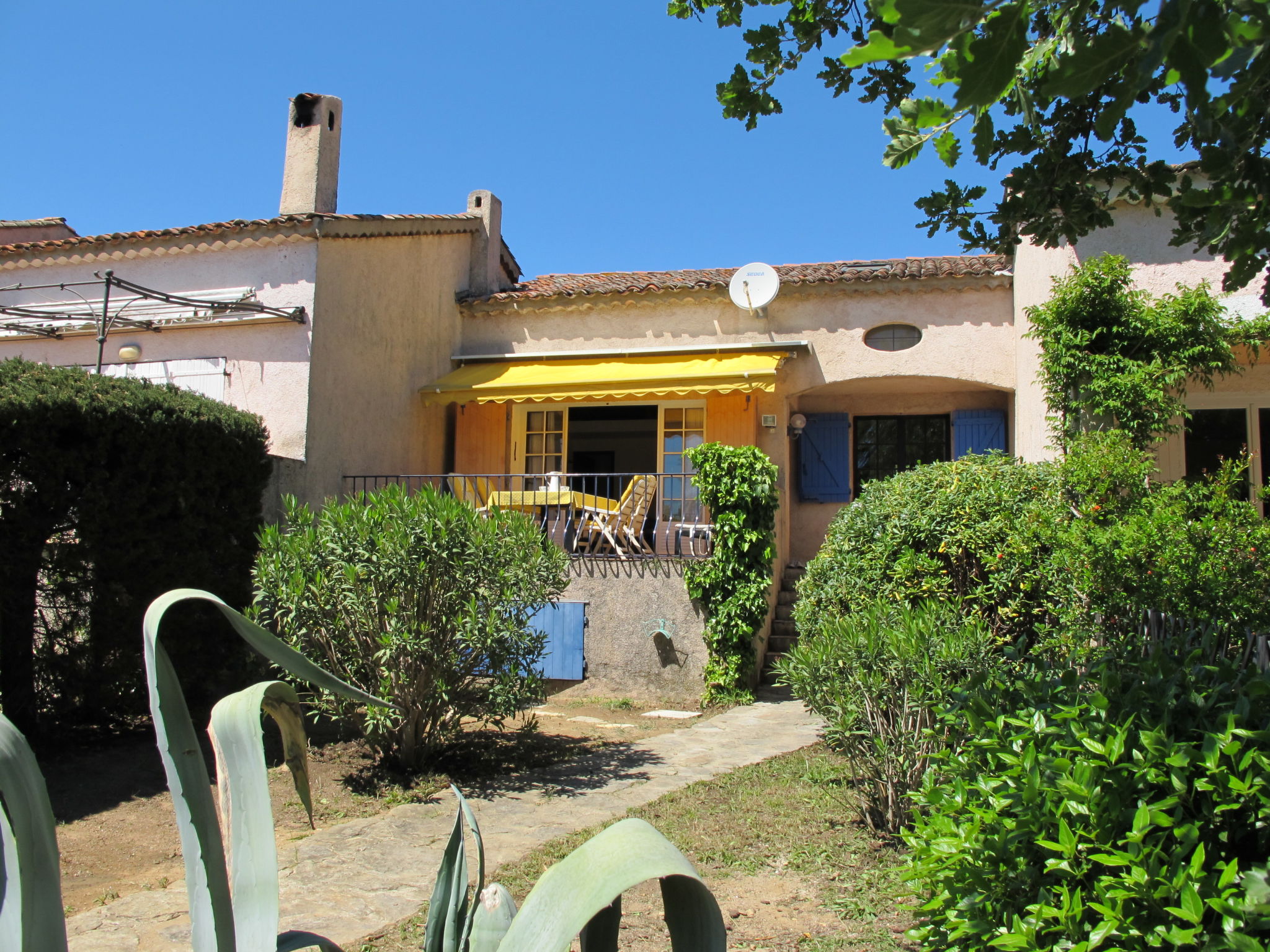 Photo 1 - Maison de 1 chambre à Grimaud avec jardin et vues à la mer