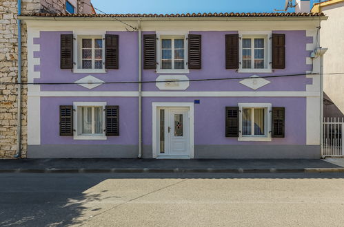 Photo 9 - Maison de 2 chambres à Umag avec terrasse et vues à la mer