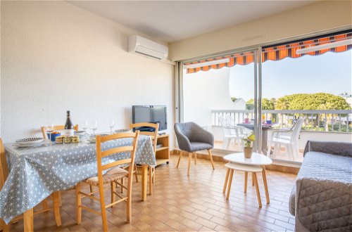 Foto 7 - Appartamento con 1 camera da letto a Le Grau-du-Roi con terrazza e vista mare