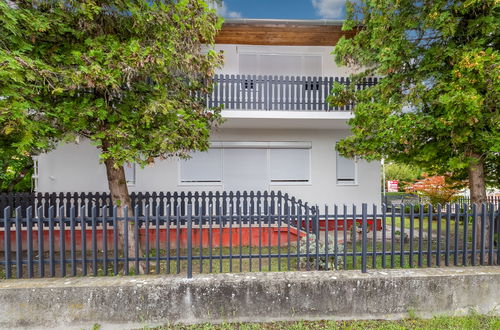 Photo 1 - Maison de 3 chambres à Balatonkeresztúr avec jardin et terrasse