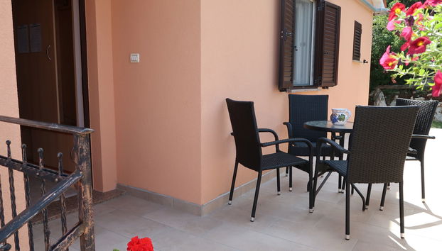 Apartment mit 2 Schlafzimmern in Raša mit garten - Foto 3