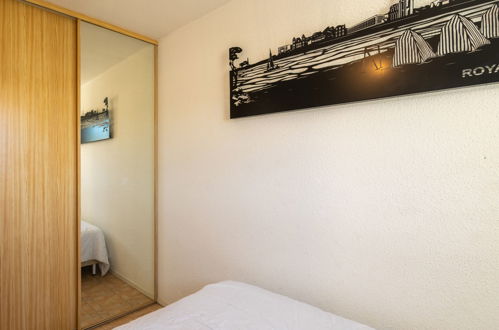 Foto 15 - Appartamento con 2 camere da letto a Royan con vista mare